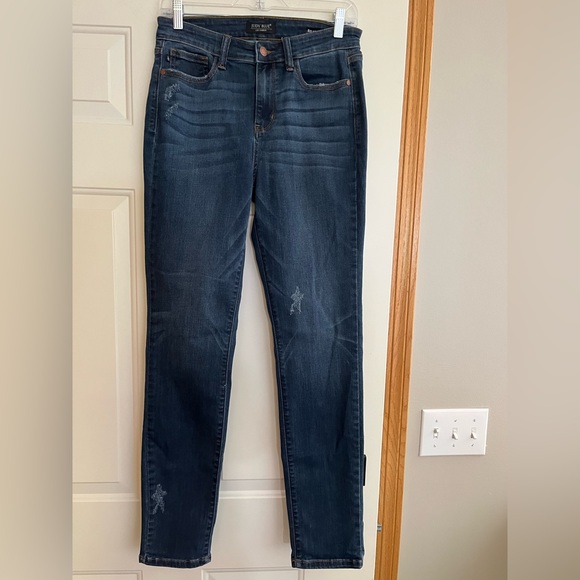 Judy Blue Denim - Judy Blue relaxed fit denim jeans. Size 7 /28” waist, 31”L.